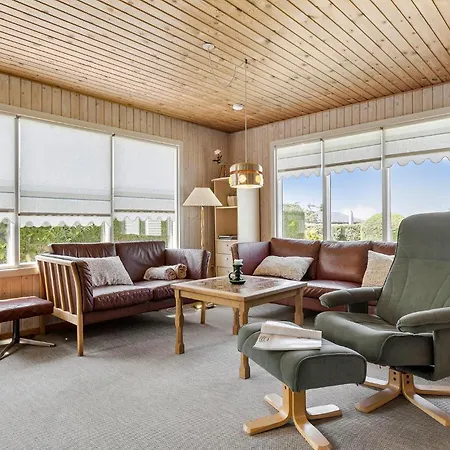 3 Bedroom Lovely In Feriehus *