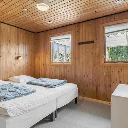 3 Bedroom Lovely In Feriehus